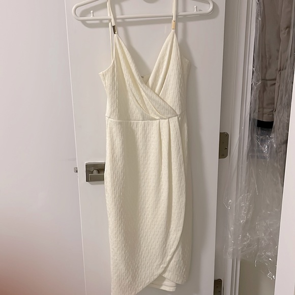 Guess Dresses & Skirts - Guess Off white Cocktail Dress